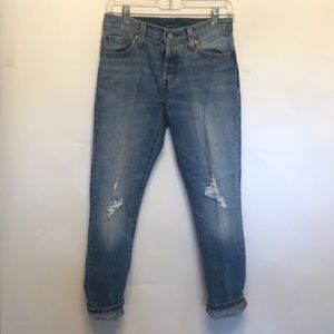 NWT Levi's 501 distressed boyfriend jeans